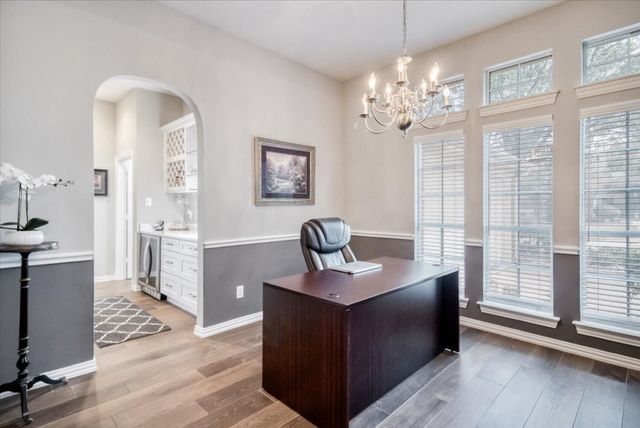 8200 Summerleaf Drive, Arlington, TX 76001