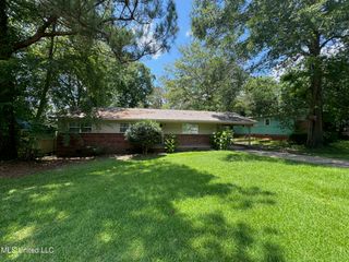 135 Queen Anne Lane, Jackson, MS 39209