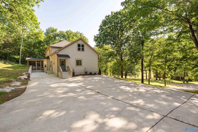 231 Brawley Drive, Owens Cross Roads, AL 35763