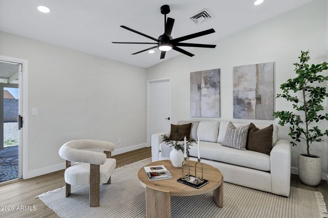10901 W SELLS Drive, Phoenix, AZ 85037