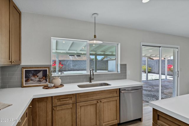 10901 W SELLS Drive, Phoenix, AZ 85037