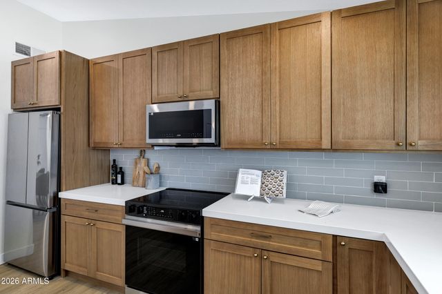 10901 W SELLS Drive, Phoenix, AZ 85037