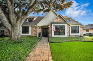 722 Chevy Chase Circle, Sugar Land, TX 77478