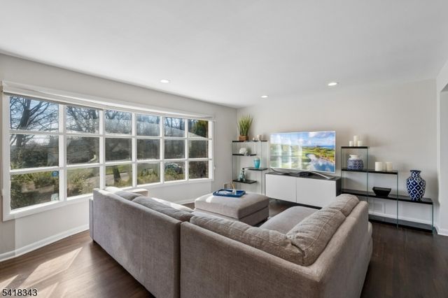 366 Rolling Rock Rd, Mountainside Boro, NJ 07092