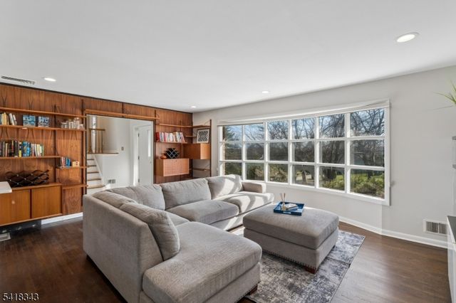 366 Rolling Rock Rd, Mountainside Boro, NJ 07092