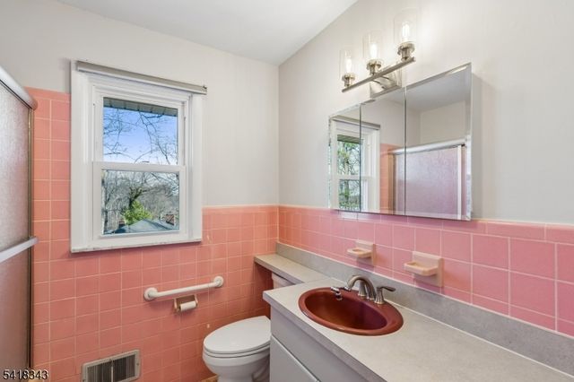 366 Rolling Rock Rd, Mountainside Boro, NJ 07092