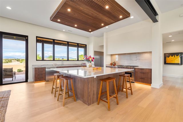 135 Paseo Aragon, Santa Fe, NM 87506