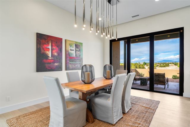 135 Paseo Aragon, Santa Fe, NM 87506