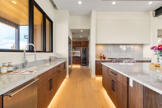 135 Paseo Aragon, Santa Fe, NM 87506