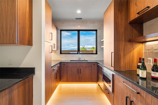 135 Paseo Aragon, Santa Fe, NM 87506