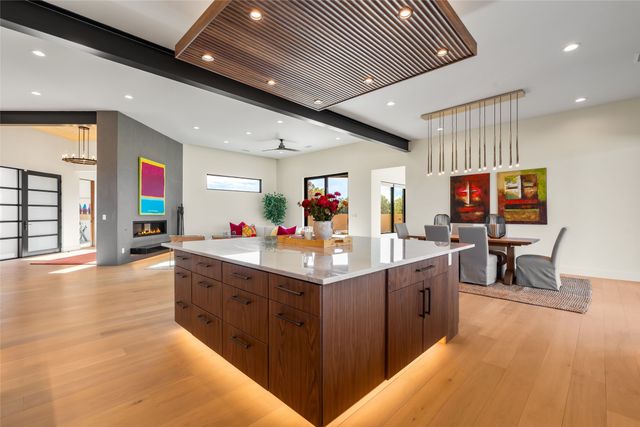 135 Paseo Aragon, Santa Fe, NM 87506