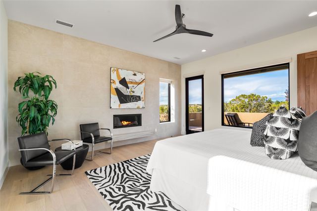 135 Paseo Aragon, Santa Fe, NM 87506
