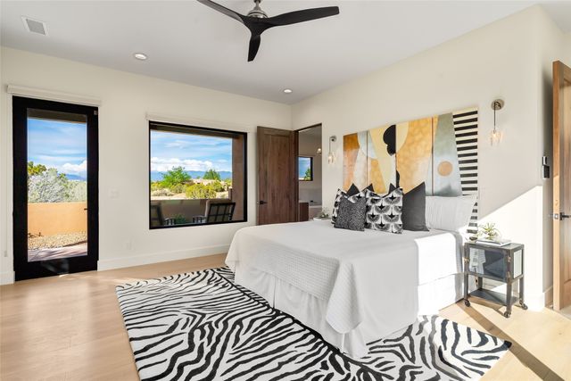 135 Paseo Aragon, Santa Fe, NM 87506