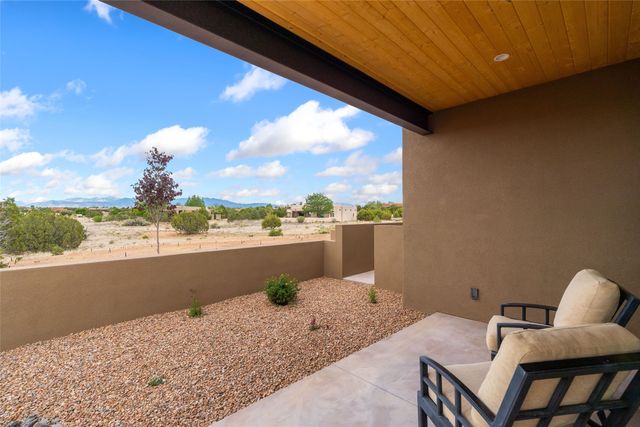 135 Paseo Aragon, Santa Fe, NM 87506