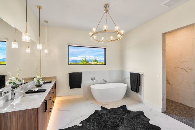 135 Paseo Aragon, Santa Fe, NM 87506