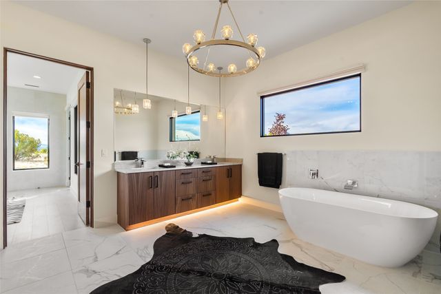 135 Paseo Aragon, Santa Fe, NM 87506