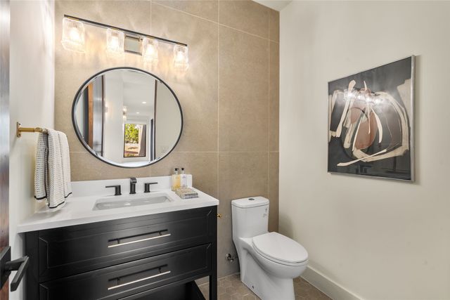 135 Paseo Aragon, Santa Fe, NM 87506