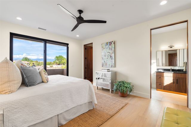 135 Paseo Aragon, Santa Fe, NM 87506