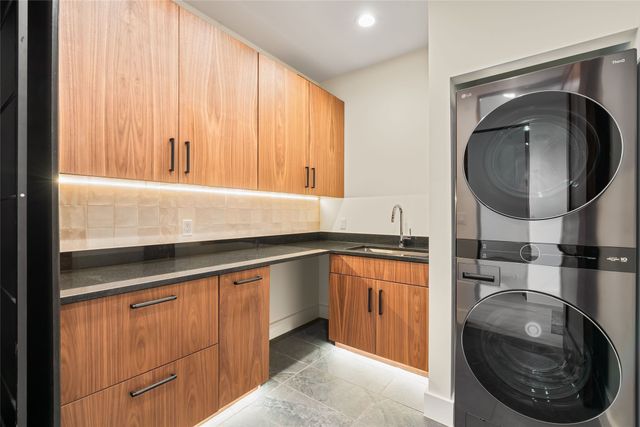 135 Paseo Aragon, Santa Fe, NM 87506