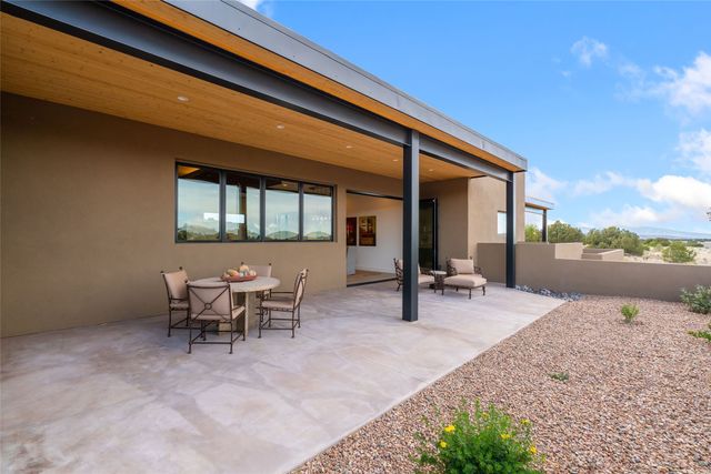 135 Paseo Aragon, Santa Fe, NM 87506