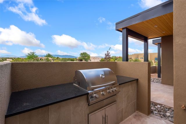 135 Paseo Aragon, Santa Fe, NM 87506