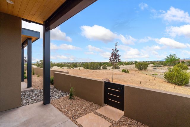 135 Paseo Aragon, Santa Fe, NM 87506