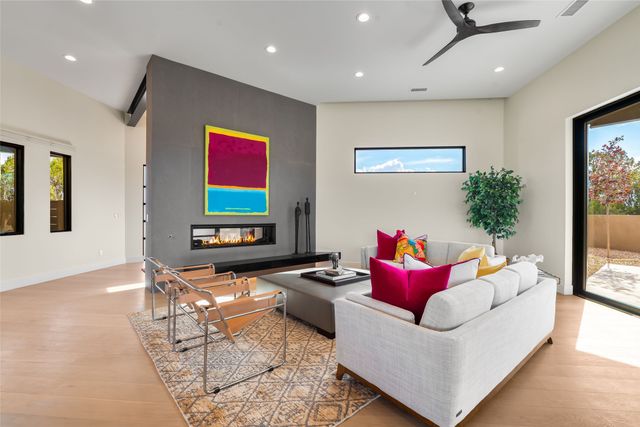 135 Paseo Aragon, Santa Fe, NM 87506