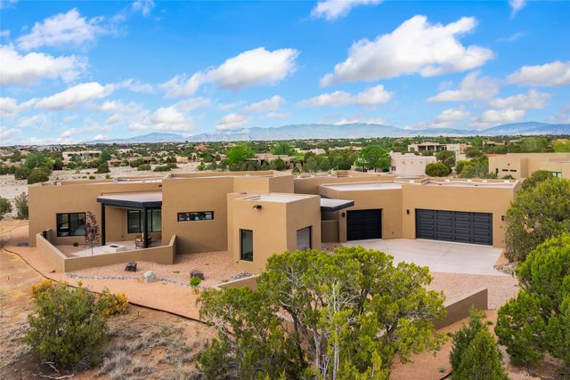 135 Paseo Aragon, Santa Fe, NM 87506