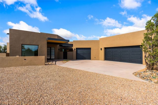 135 Paseo Aragon, Santa Fe, NM 87506
