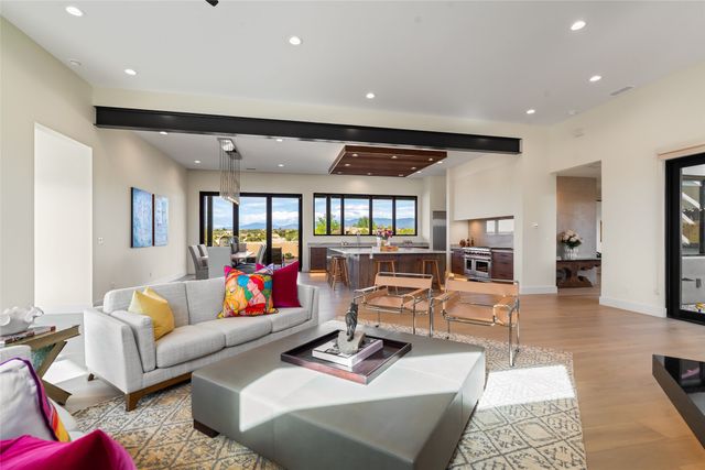 135 Paseo Aragon, Santa Fe, NM 87506