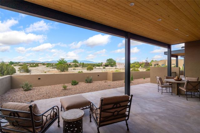135 Paseo Aragon, Santa Fe, NM 87506