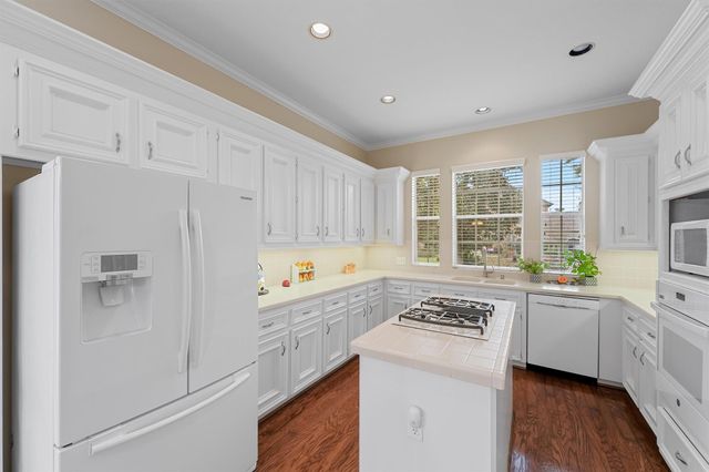 6006 Soaring Pine Court, Kingwood, TX 77345