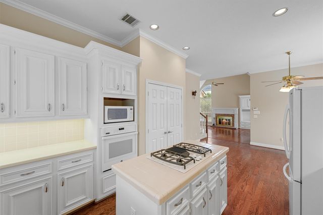 6006 Soaring Pine Court, Kingwood, TX 77345