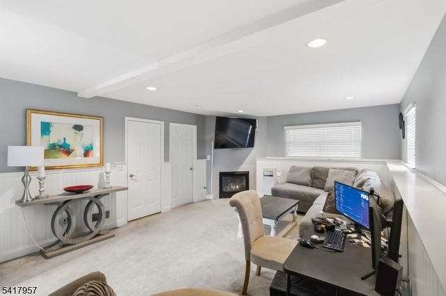 32 Oak Point Dr, Hamburg Boro, NJ 07419