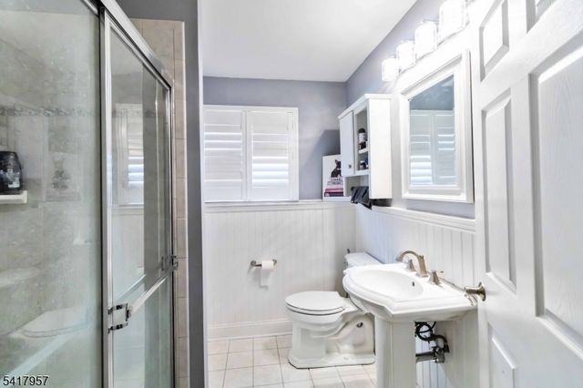 32 Oak Point Dr, Hamburg Boro, NJ 07419
