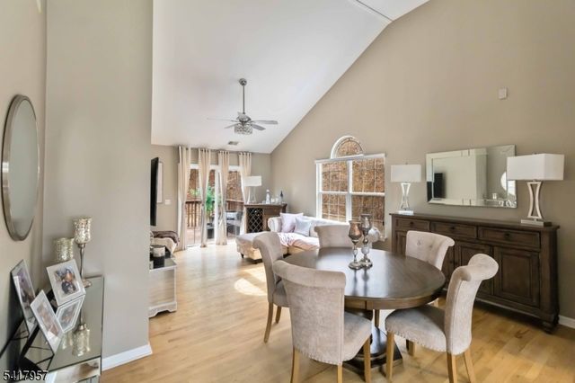 32 Oak Point Dr, Hamburg Boro, NJ 07419