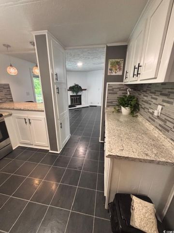 2463 Greenleaf Dr., Conway, SC 29526
