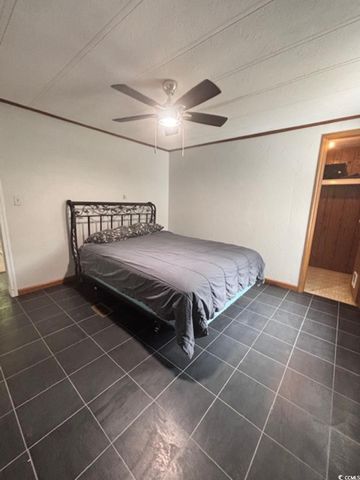 2463 Greenleaf Dr., Conway, SC 29526