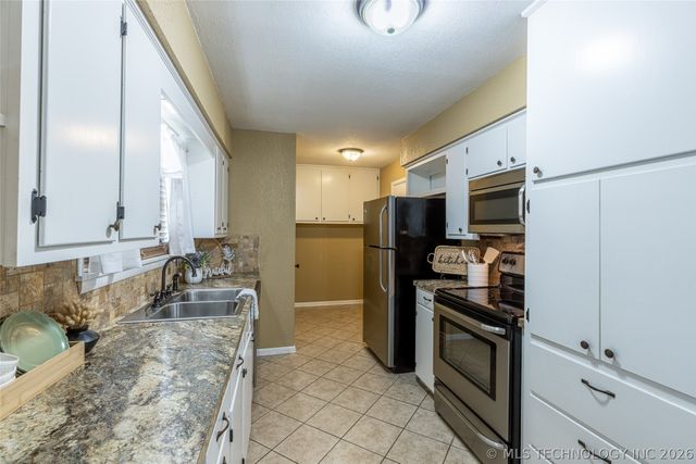 337 E 15th Street, Claremore, OK 74017