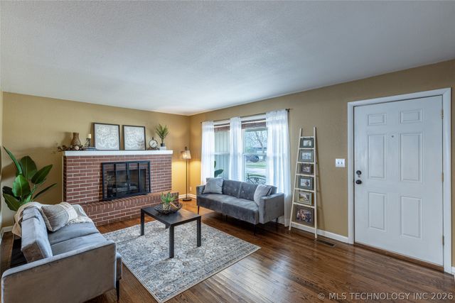 337 E 15th Street, Claremore, OK 74017