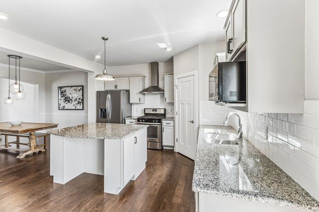8052 Brockman Ln, Nashville, TN 37211