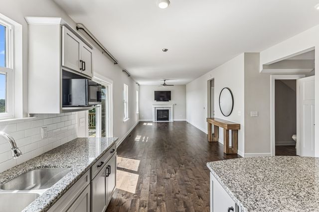 8052 Brockman Ln, Nashville, TN 37211