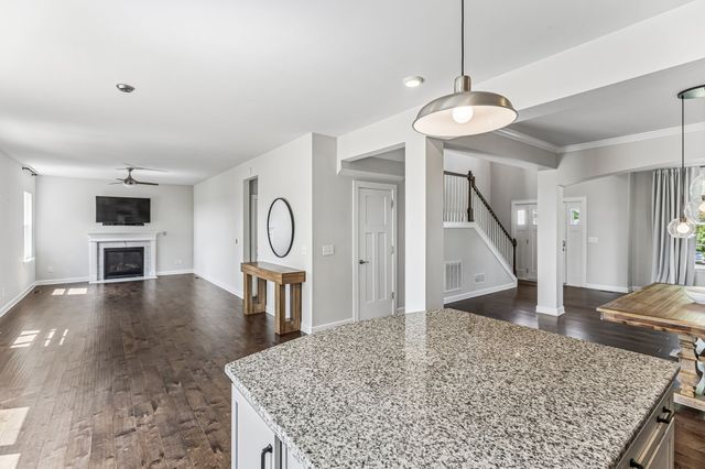 8052 Brockman Ln, Nashville, TN 37211