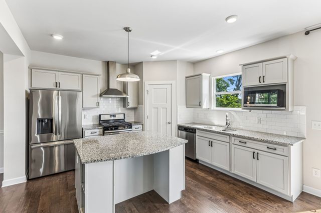 8052 Brockman Ln, Nashville, TN 37211