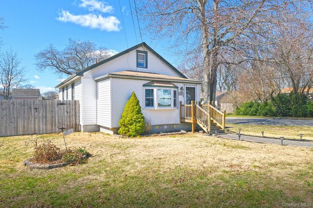 50 S Evergreen Drive, Selden, NY 11784