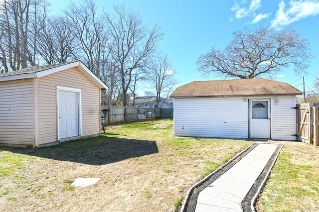 50 S Evergreen Drive, Selden, NY 11784