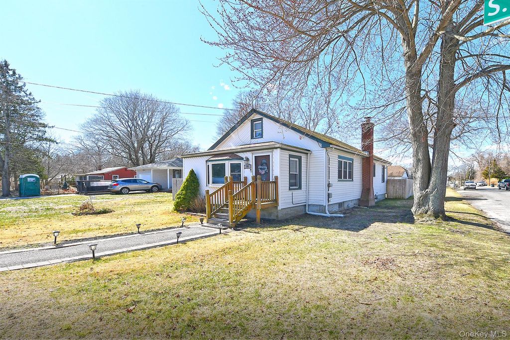 50 S Evergreen Drive, Selden, NY 11784