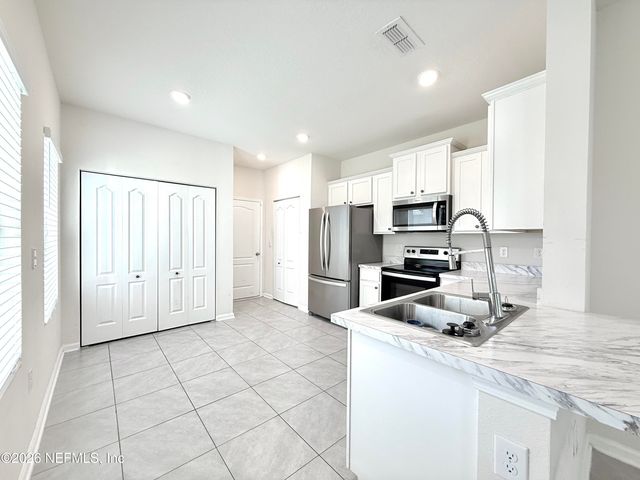 7670 LEGACY Trail, Jacksonville, FL 32256