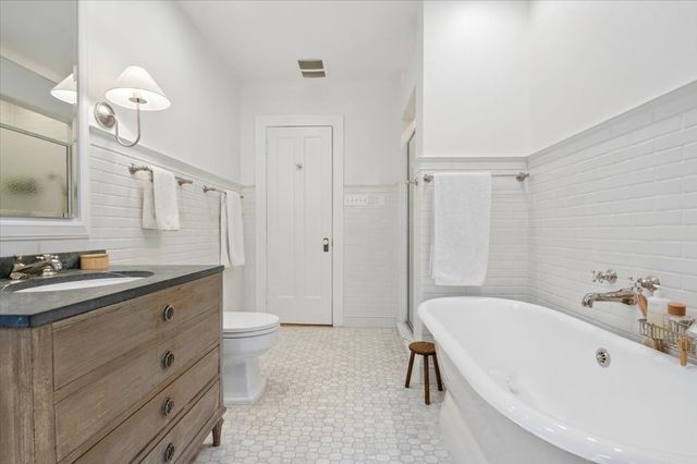 507 W Briar Place 2, Chicago, IL 60657