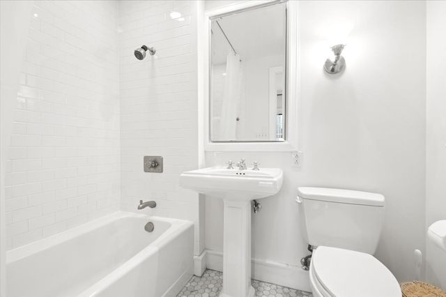 507 W Briar Place 2, Chicago, IL 60657